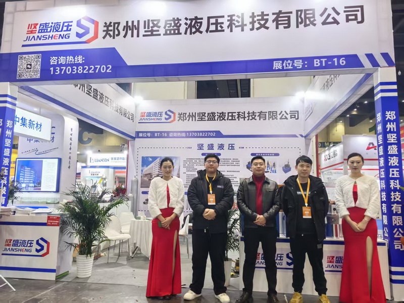 k8凯发液压工作人员合影 k8凯发液压工作人员合影